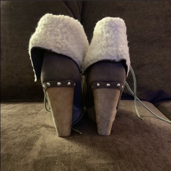 Women's naughty monkey Wedge Bootie. Size 7. - Picture 5 of 7